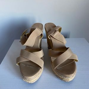 Super Comfy Beach Wedgdes